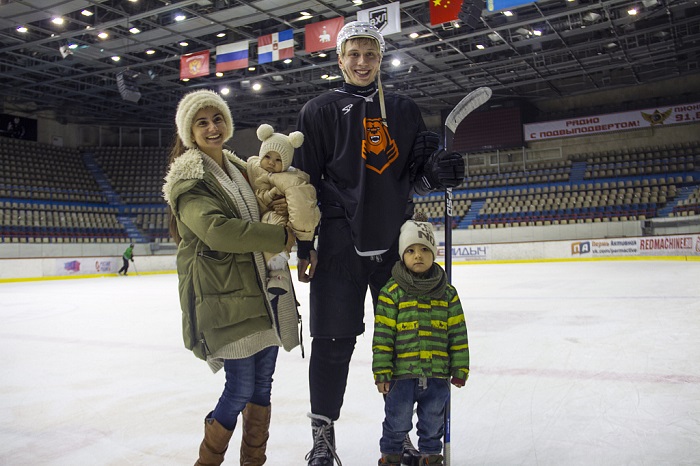 Хоккей и елка: УЗПМ поздравил детей с Новым годом, рис. 2